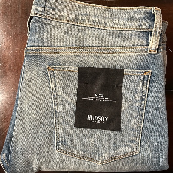 Hudson Nico Mid-Rise Super Skinny Ankle Jean - Picture 6 of 9